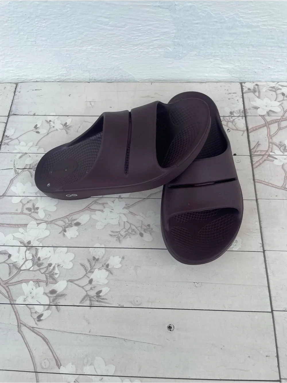 OOFOS comfortable slip
